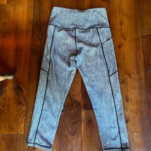 KIAVA Houndstooth style Capri leggings. Worn once